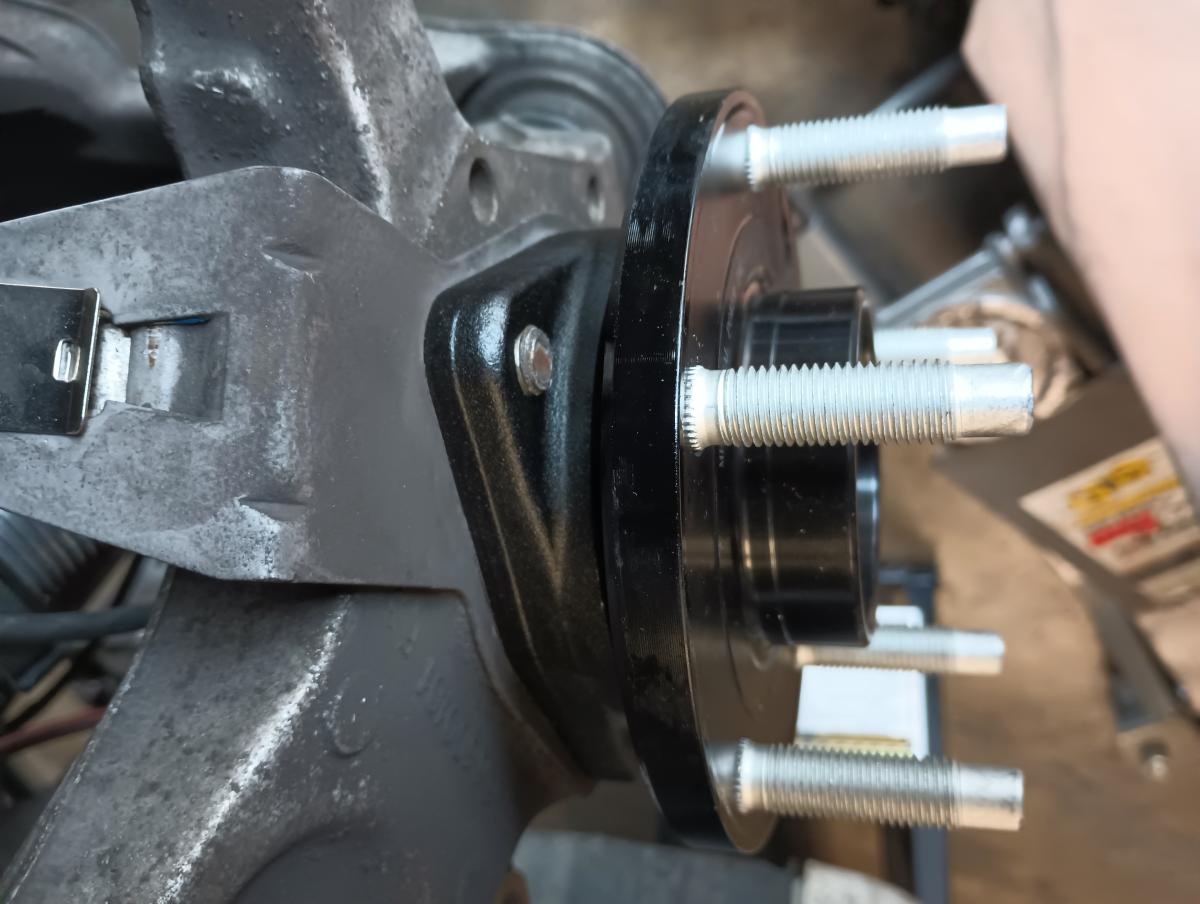 Close up of an installed MPI Racing Wheel hub on a C5 Corvette