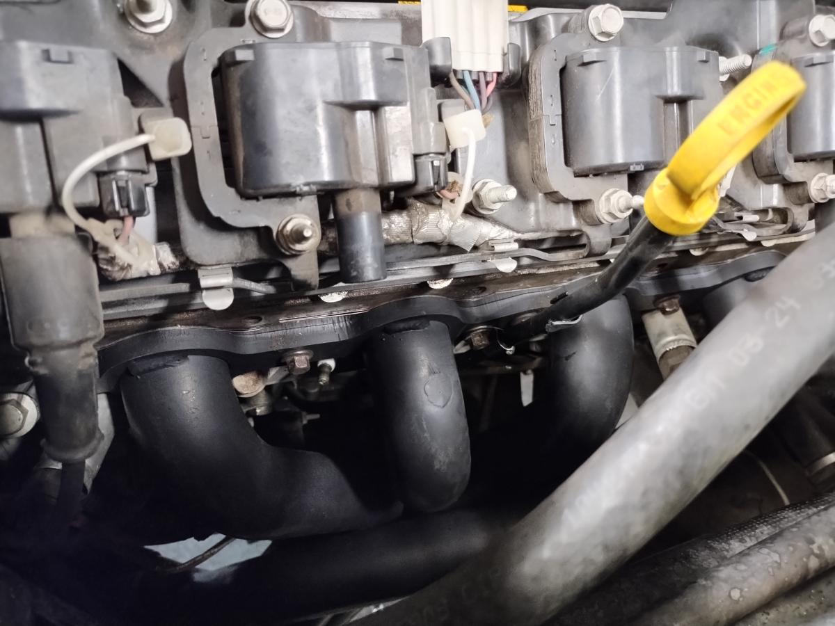 Passenger side view of an in C5 Corvette LS1 engine with kooks long tube headers installed. The factory dipstick so attached to a header bolt.